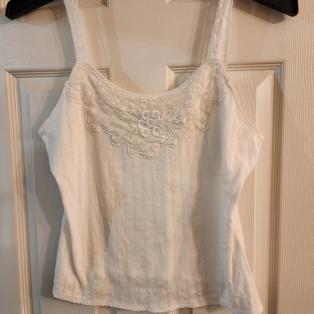 I, E, Relaxed Brand ☆ WHITE Embellished Sleeveless Camisole. 100% Cotton.